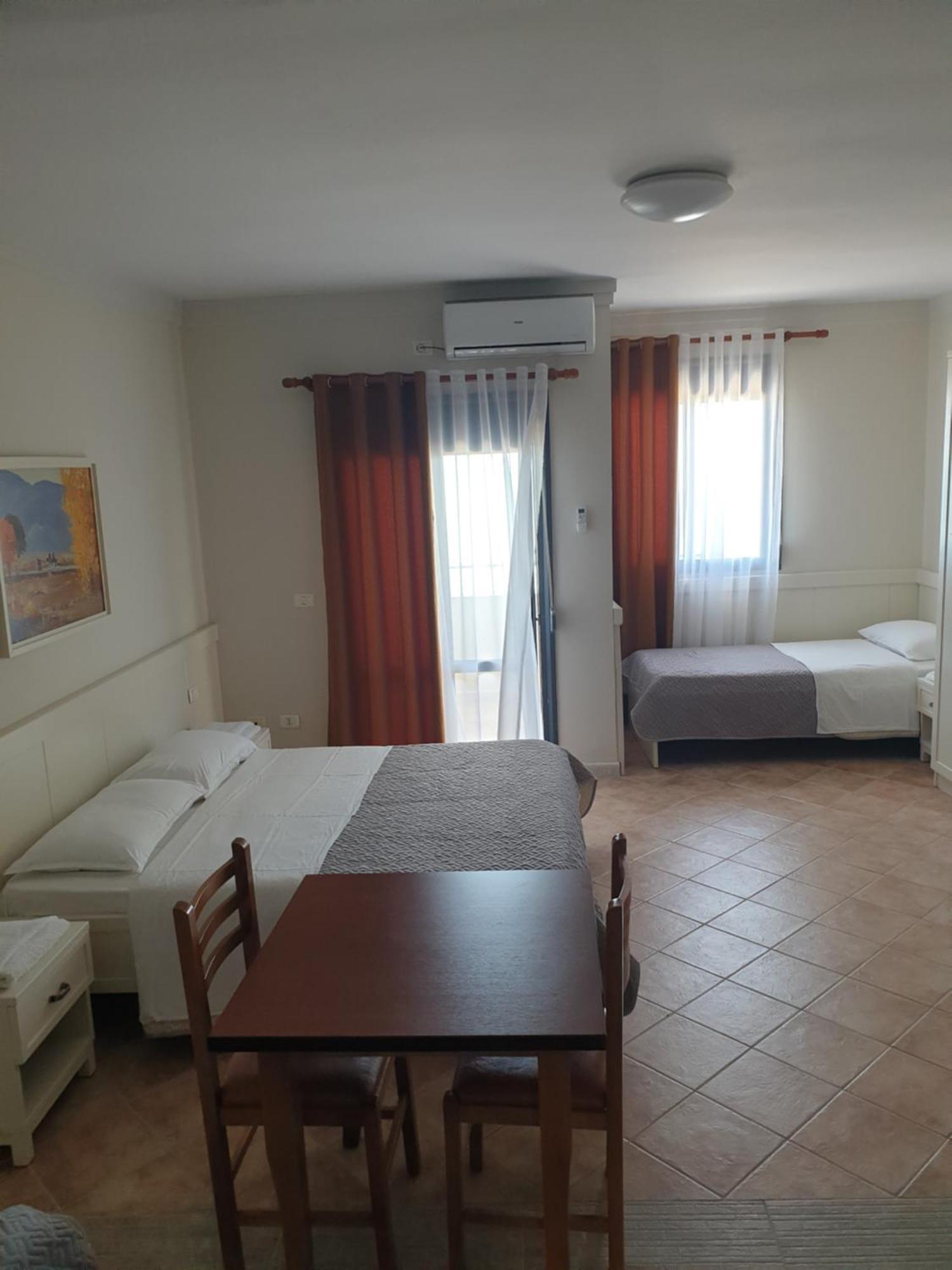Joel Residence Durres Bilik gambar